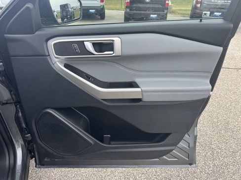 Used 2022 Ford Explorer XLT w/ Equipment Group 202A image 32