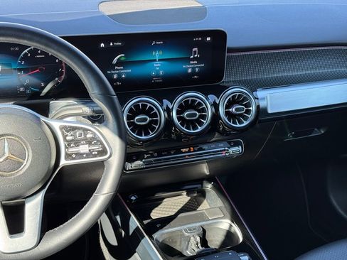 Used 2021 Mercedes-Benz GLB 250 image 25