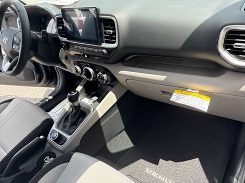 Certified 2025 Hyundai Venue SEL FWD image 17