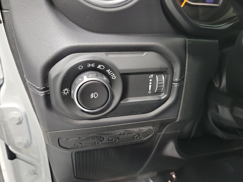 New 2026 Jeep Wrangler Unlimited Sahara w/ Technology Group AWD/4WD image 25