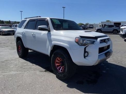 Used 2020 Toyota 4Runner TRD Off-Road Premium AWD/4WD image 2