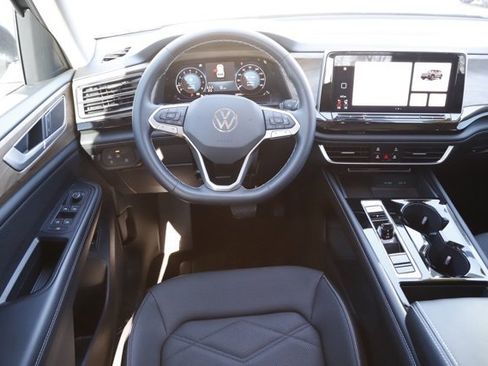 Used 2024 Volkswagen Atlas SE image 22