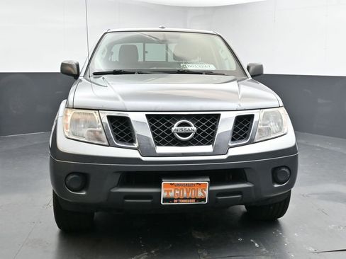 Used 2016 Nissan Frontier SV image 3