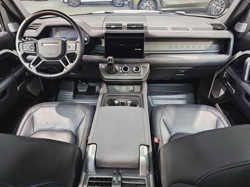 Used 2024 Land Rover Defender 130 X-Dynamic SE image 10