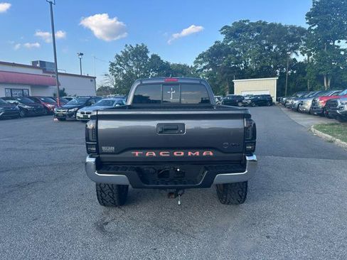 Used 2017 Toyota Tacoma TRD Off-Road w/ Tow Package AWD/4WD image 6