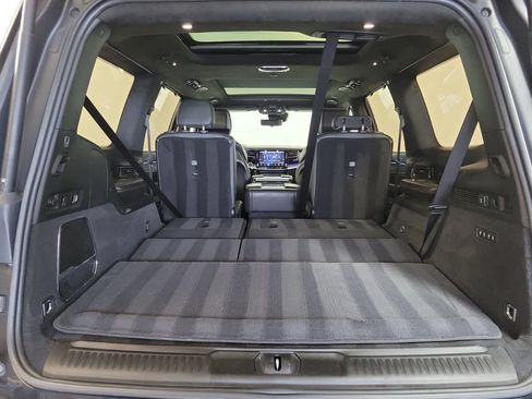 Used 2022 Jeep Grand Wagoneer Series III w/ Rear Seat Video Group 1 AWD/4WD image 27