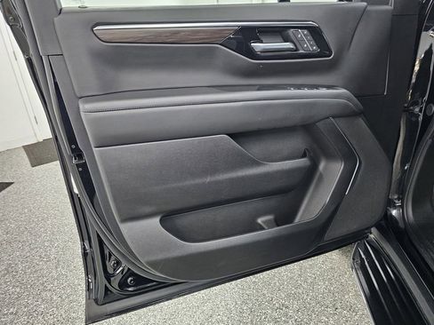 Used 2025 Chevrolet Tahoe LT AWD/4WD image 12