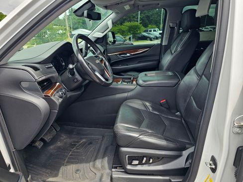 Used 2020 Cadillac Escalade Luxury AWD/4WD image 16