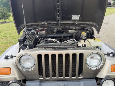 Used 2004 Jeep Wrangler 4WD w/ Dual Top Group image 29