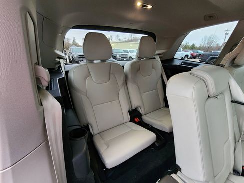 Used 2021 Volvo XC90 T6 Momentum w/ Climate Package image 13
