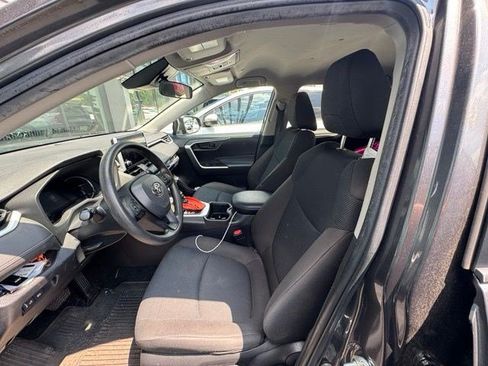 Used 2023 Toyota RAV4 LE FWD image 11