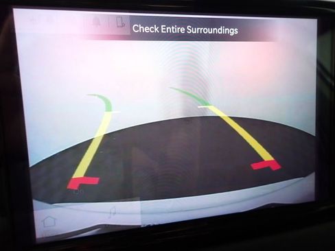 Used 2023 Chrysler Pacifica Touring-L FWD image 5