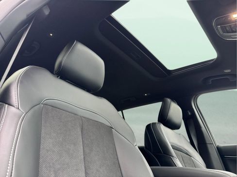 New 2025 Jeep Grand Cherokee L Altitude image 18