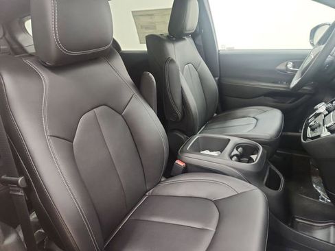 New 2026 Chrysler Pacifica Select image 27
