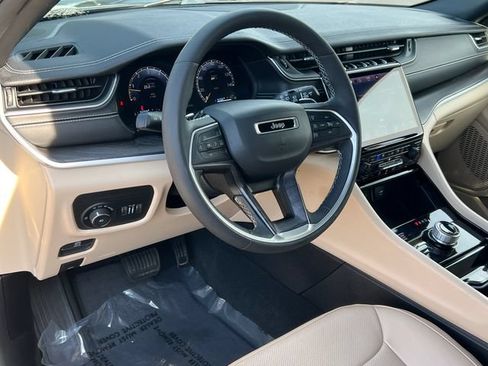 Used 2023 Jeep Grand Cherokee Limited w/ Luxury Tech Group II AWD/4WD image 20