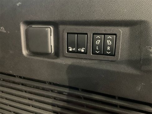 Used 2023 GMC Yukon AT4 image 12