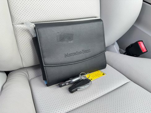 Used 2014 Mercedes-Benz E 350 4MATIC Wagon image 40