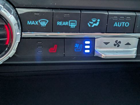Used 2023 Ford F150 Lariat w/ Equipment Group 502A High AWD/4WD image 31