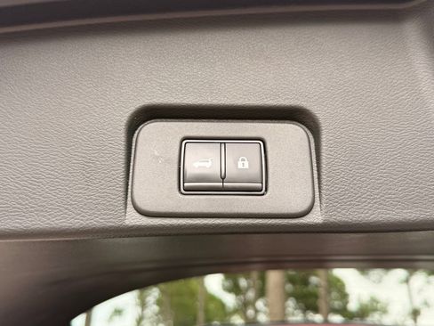 Used 2025 Nissan Rogue SL w/ Tech Package AWD/4WD image 19