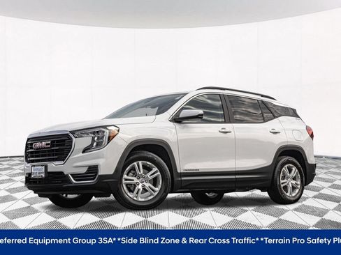 Used 2023 GMC Terrain SLE w/ Driver Convenience Package FWD image 2