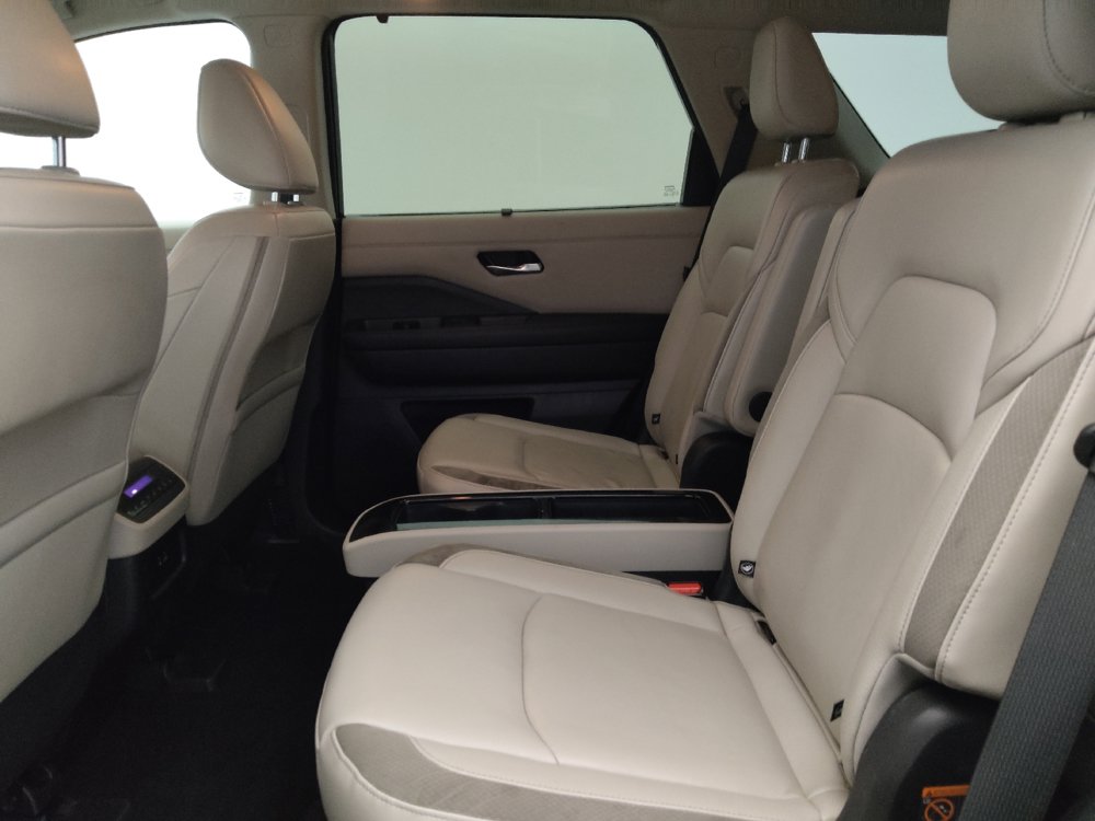 Used 2023 Nissan Pathfinder SL w/ SL Premium Package FWD image 18
