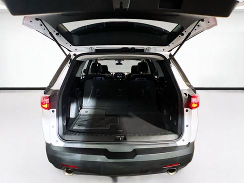 Used 2020 Chevrolet Traverse LT FWD image 18