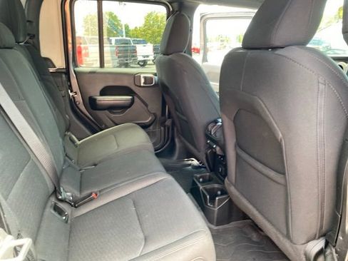 Used 2023 Jeep Gladiator Sport AWD/4WD image 34