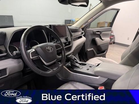 Used 2023 Toyota Highlander XLE FWD image 9