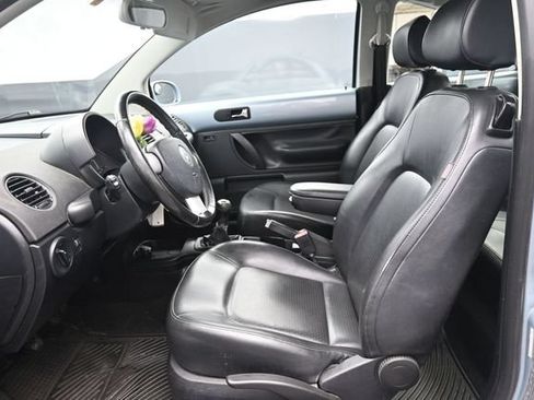 Used 2009 Volkswagen Beetle Coupe FWD image 11