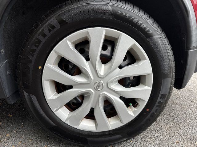 Used 2017 Nissan Rogue S FWD image 32