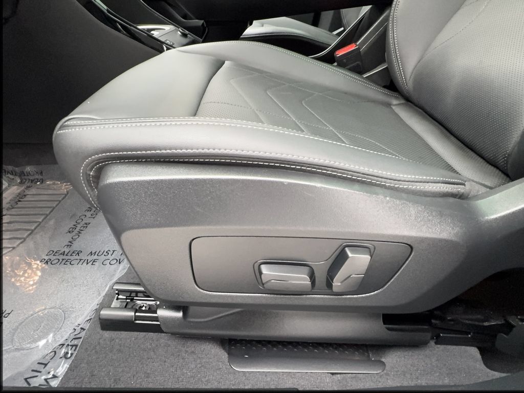 Used 2025 BMW X2 xDrive28i AWD/4WD image 21