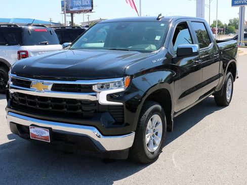 Used 2025 Chevrolet Silverado 1500 LT RWD image 2
