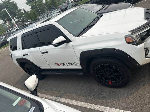 Used 2016 Toyota 4Runner SR5 Premium RWD image 4