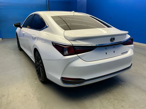 Used 2023 Lexus ES 300h Ultra Luxury FWD image 5