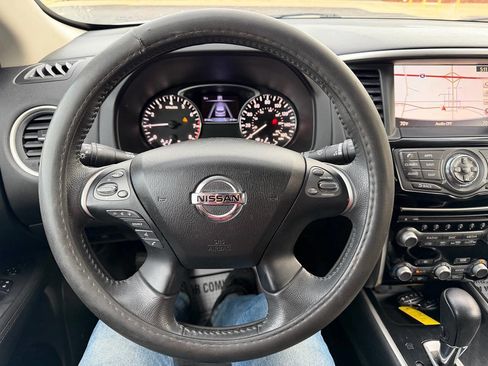 Used 2017 Nissan Pathfinder SV w/ SV Tech Package image 20