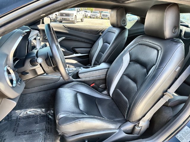 Used 2022 Chevrolet Camaro LT RWD image 11
