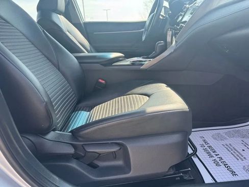 Used 2018 Toyota Camry SE image 13