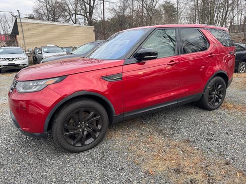 Used 2017 Land Rover Discovery SE image 4