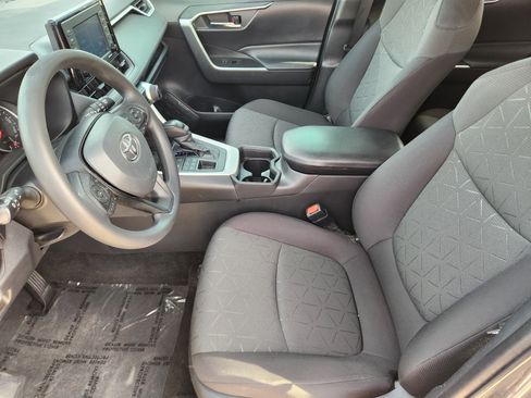 Used 2021 Toyota RAV4 XLE image 15