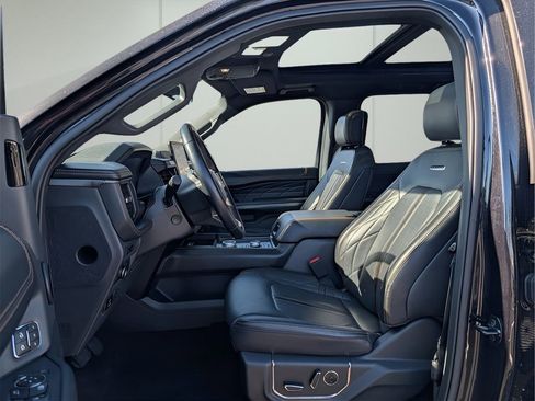 Used 2023 Ford Expedition Platinum image 11