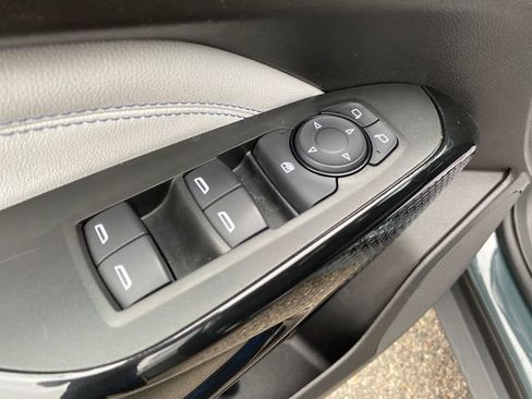 Certified 2025 Chevrolet Trax LT FWD image 18