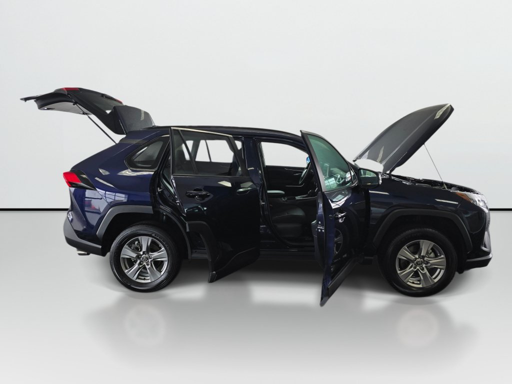 Used 2025 Toyota RAV4 XLE AWD/4WD image 9