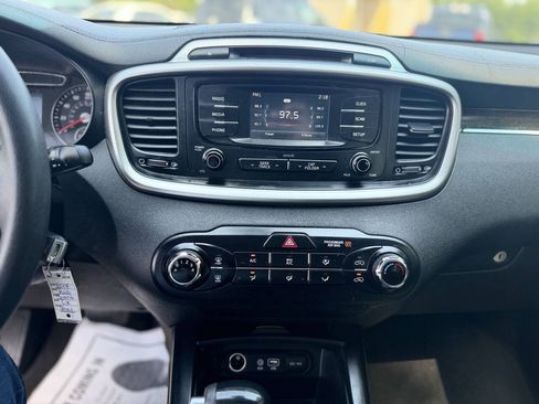 Used 2017 Kia Sorento LX FWD image 12
