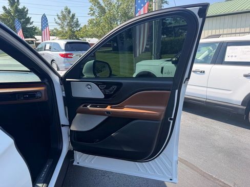 Used 2021 Lincoln Aviator Reserve w/ Equipment Group 208A AWD/4WD image 34