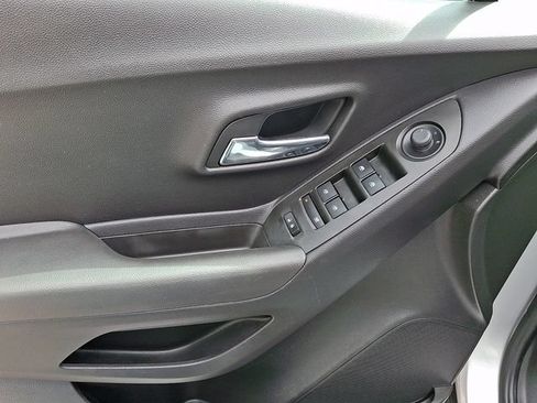 Used 2018 Chevrolet Trax LS AWD/4WD image 12
