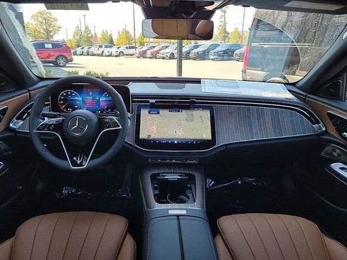 New 2025 Mercedes-Benz E 350 4MATIC Sedan image 19