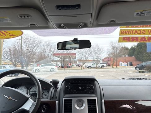 Used 2010 Chrysler Town & Country Touring image 14