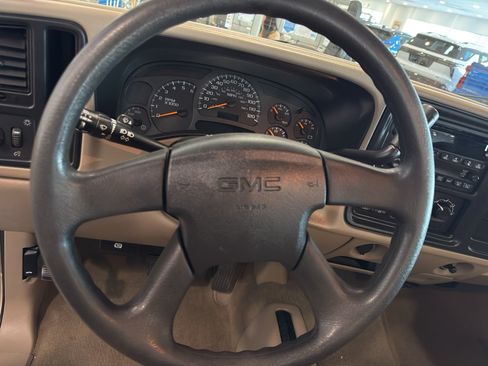 Used 2004 GMC Sierra 1500 4x4 Regular Cab w/ Light Duty Power Package image 16