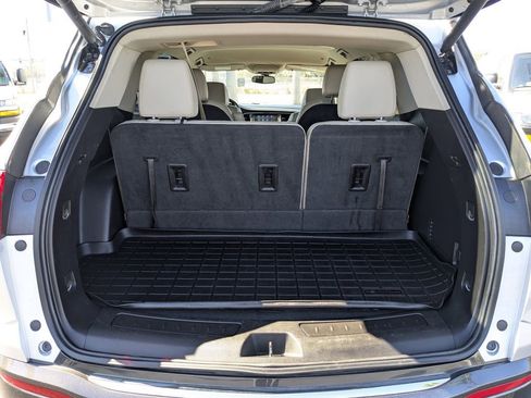 Used 2020 Buick Enclave Essence image 12