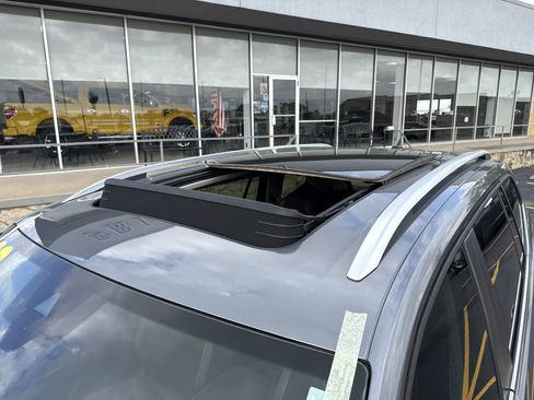 Used 2023 Volkswagen Atlas SEL AWD/4WD image 20